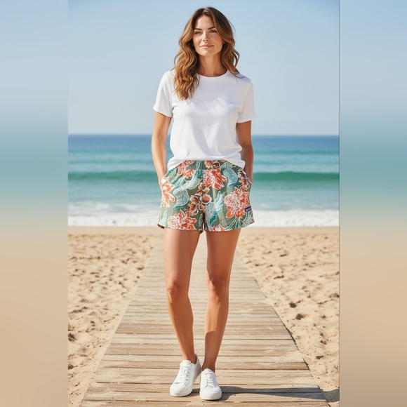 Patagonia Women's Barely Baggies Floral Print Athletic Shorts Size Large - Picture 7 of 7